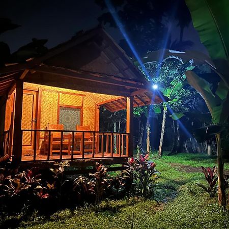 Banana Bungalows Tetebatu Quarto foto