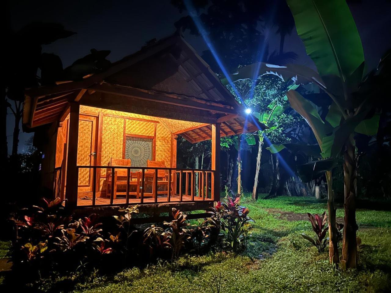 Banana Bungalows Tetebatu Quarto foto