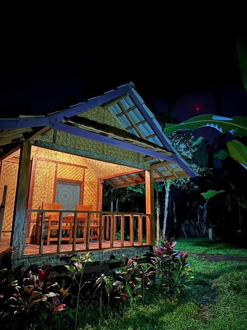 Banana Bungalows Tetebatu Quarto foto